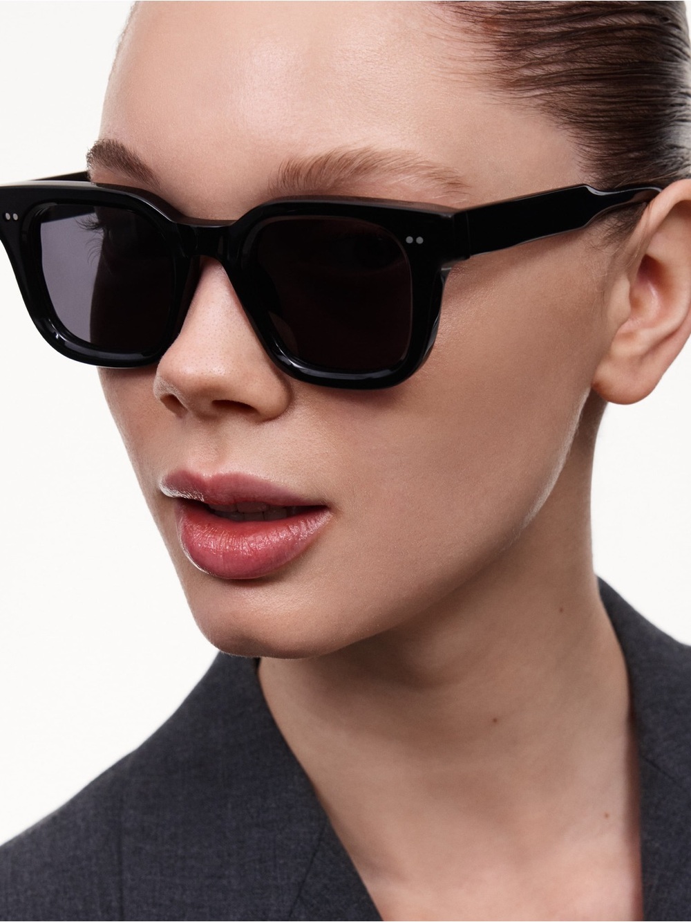CHIMI 04 Core Sunglasses, Black, Like New No Flaw, Comes with Original Case